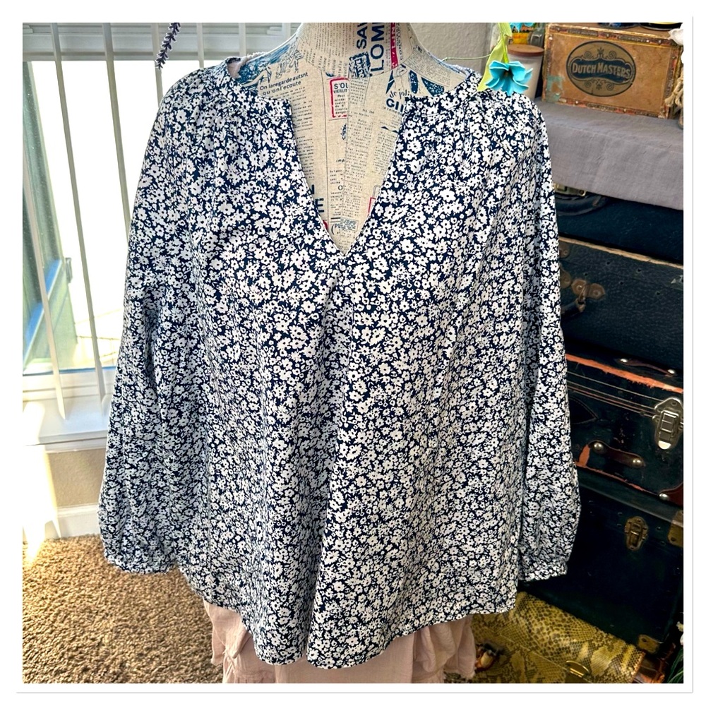 NWOT- Old Navy Gorgeous Floral Top in Blue & White